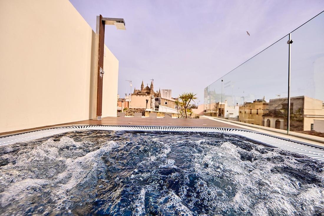 BO Hotel Palma Kültér fotó Hot tub on the rooftop
