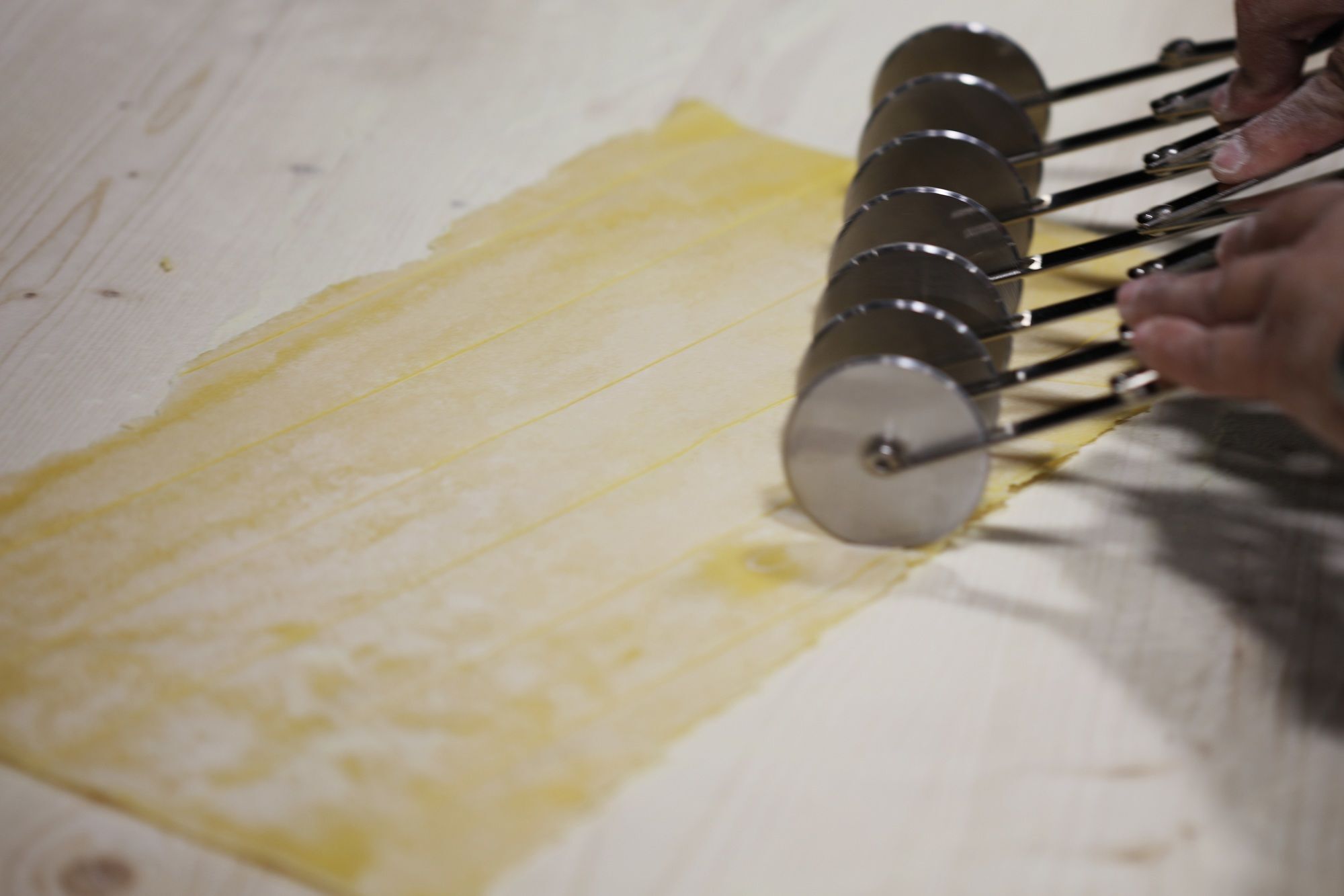 BO Hotel Palma Kültér fotó Rolling out pasta
