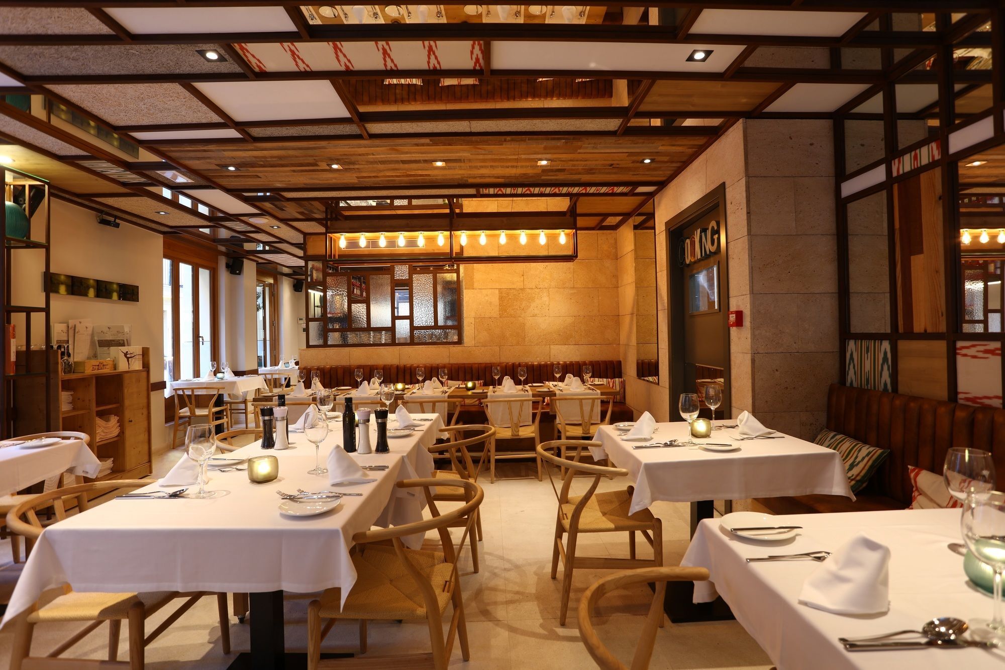 BO Hotel Palma Kültér fotó Interior of restaurant